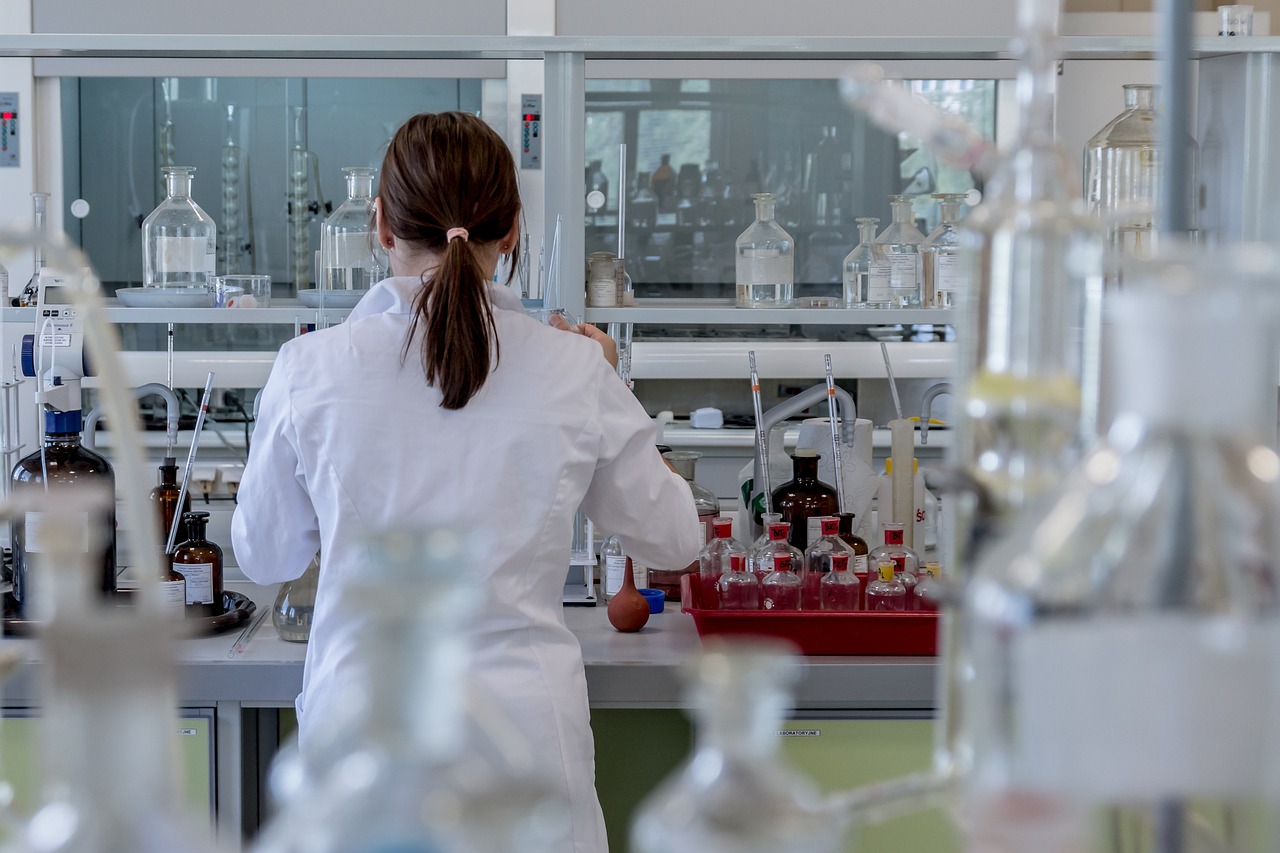 U.S. pharmacy compounding lab